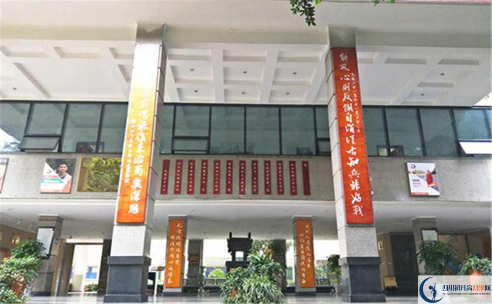 武侯高級中學(xué)一學(xué)期的學(xué)費(fèi)是多少？