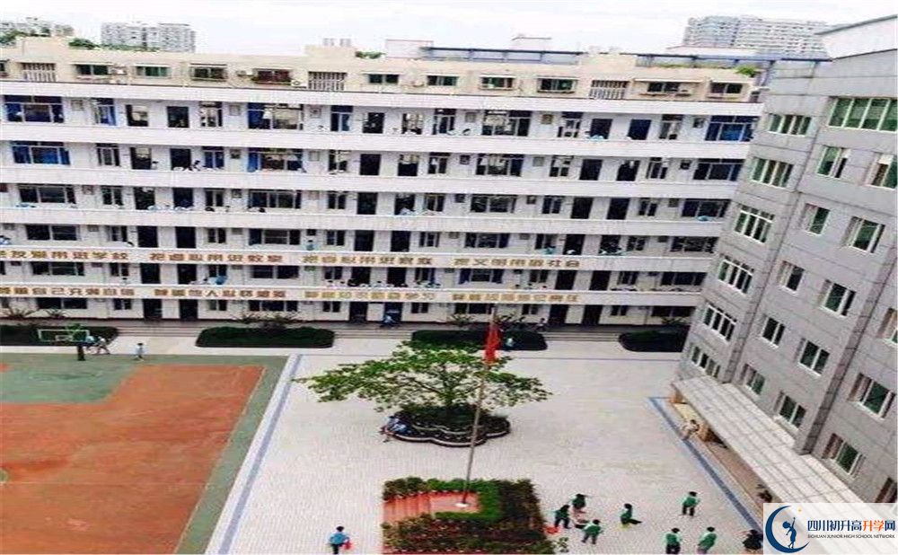 陽安中學(xué)一學(xué)期的學(xué)費(fèi)是多少？