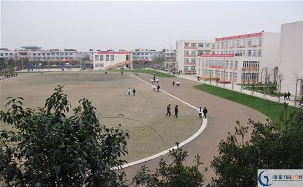 蜀城中學的高中住宿好不好？