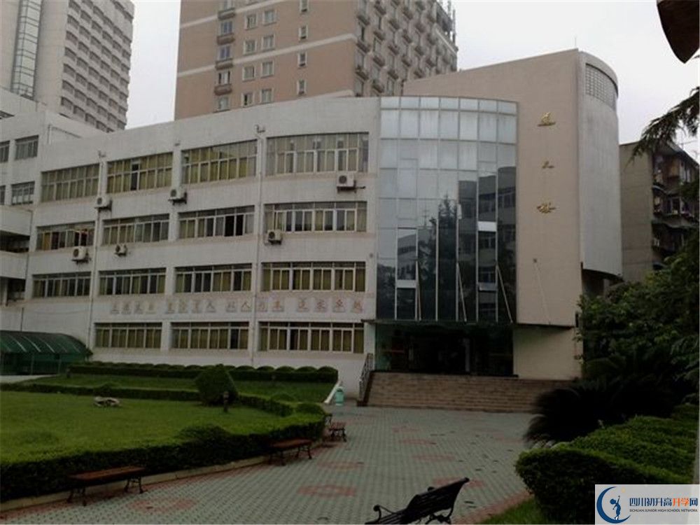 成都市鹽道街中學(xué)的分?jǐn)?shù)線大概是多少？