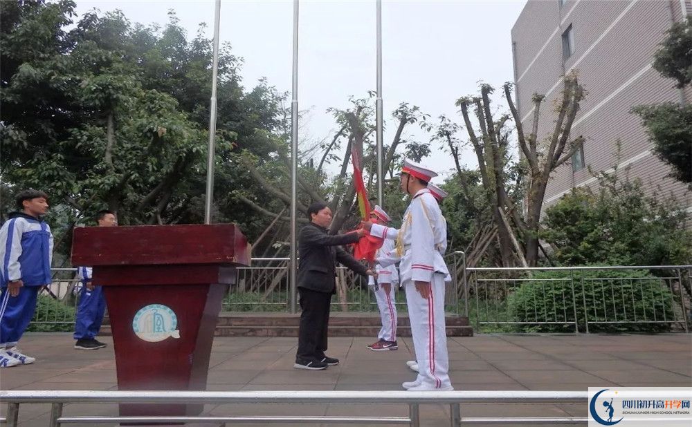 成都石室佳興外國(guó)語(yǔ)學(xué)校成都附屬中學(xué)住宿條件怎么樣？
