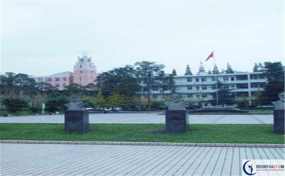 郫縣二中2020年清華北大人數(shù)是多少？					