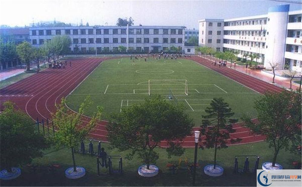 成都成飛中學住宿費用是多少錢？