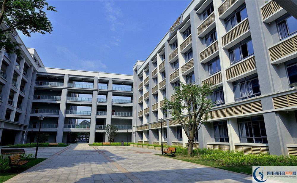 成都市第四十九中學高一多久放一次假？
