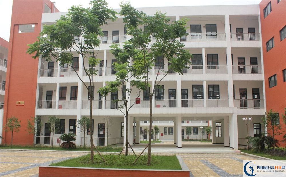 金堂中學住宿費用是多少？