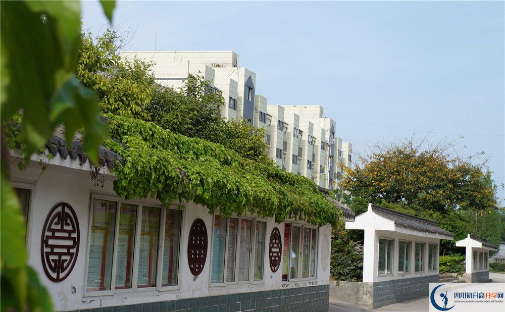 高板中學(xué)住宿費用是多少？