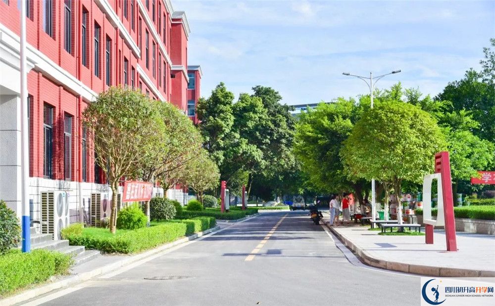 成都市龍泉中學2020高一開學時間是多久？