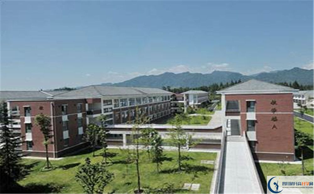 青城山高級中學初升高難不難？