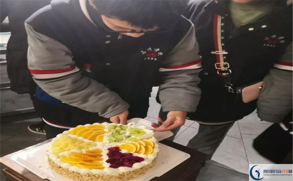 成都新津?yàn)槊鲗W(xué)校高中部地址在哪？