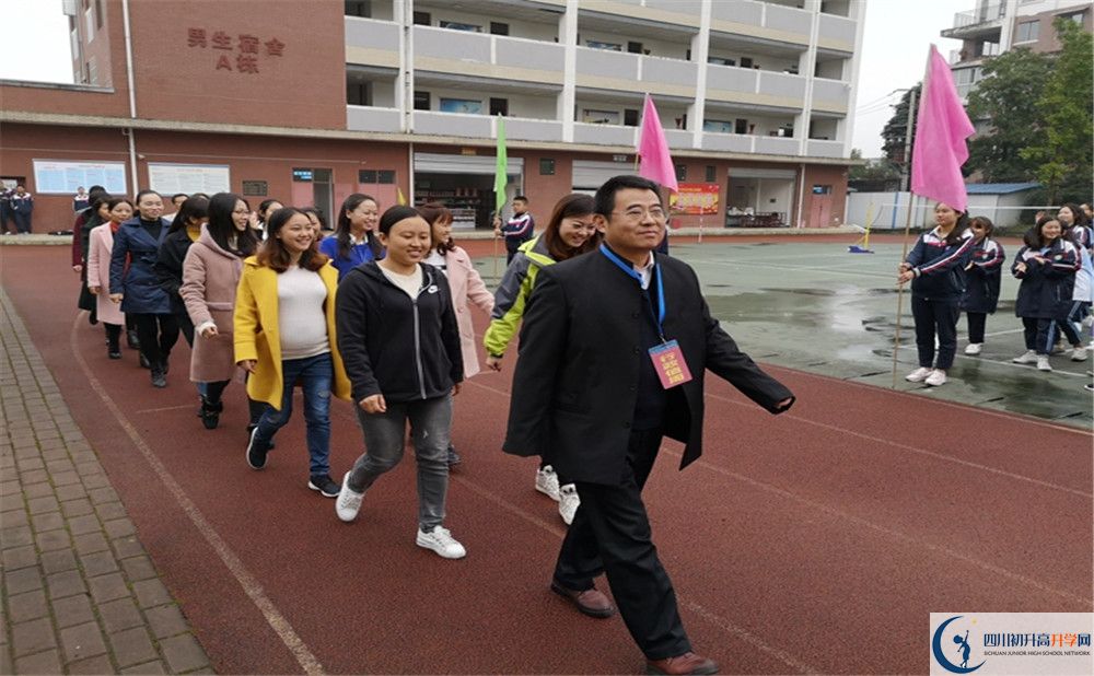 都江堰育才學(xué)校平行班與實(shí)驗(yàn)班差多少？