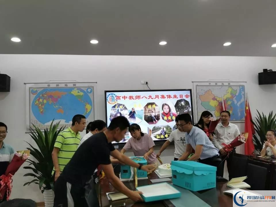 成都石室佳興外國語學校夏令營費用是多少？