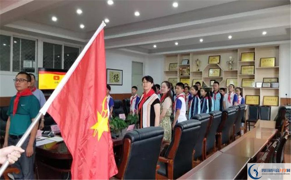 成都三十六中是重點(diǎn)中學(xué)嗎？