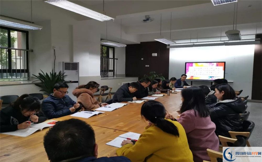 成都教科院附屬學(xué)校實(shí)驗(yàn)班人數(shù)是多少？