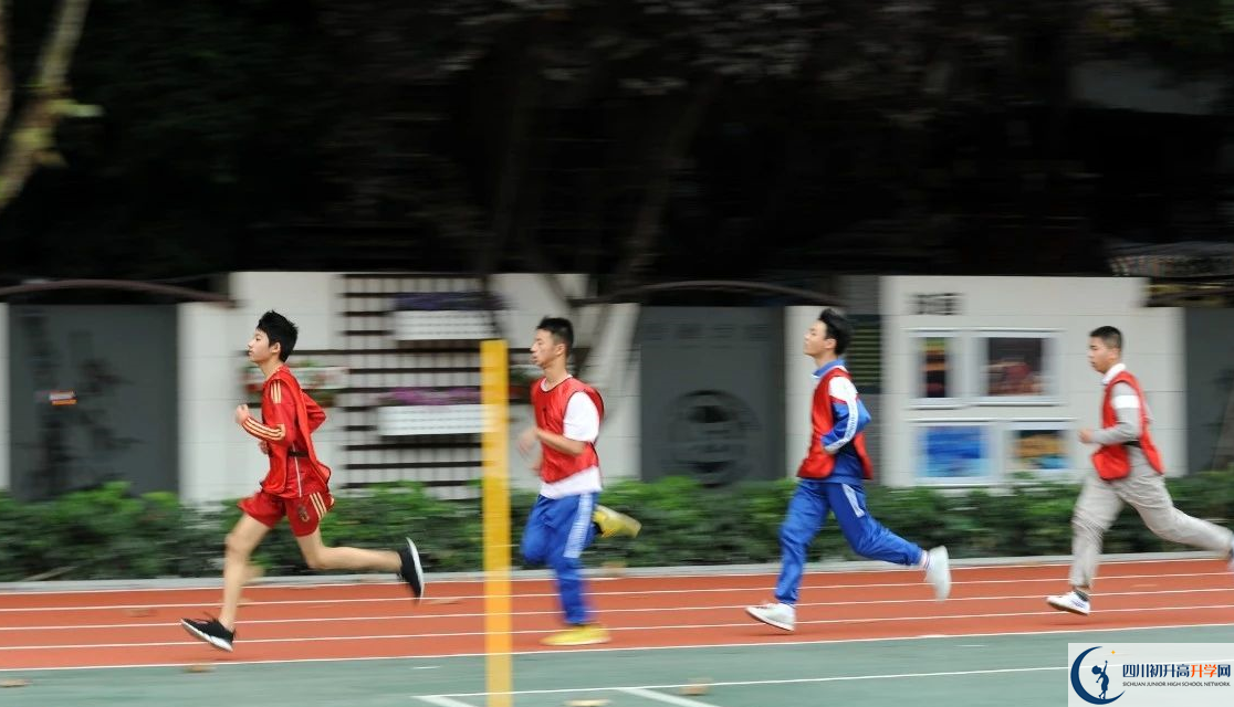 成都大學(xué)附屬中學(xué)實驗班人數(shù)是多少？