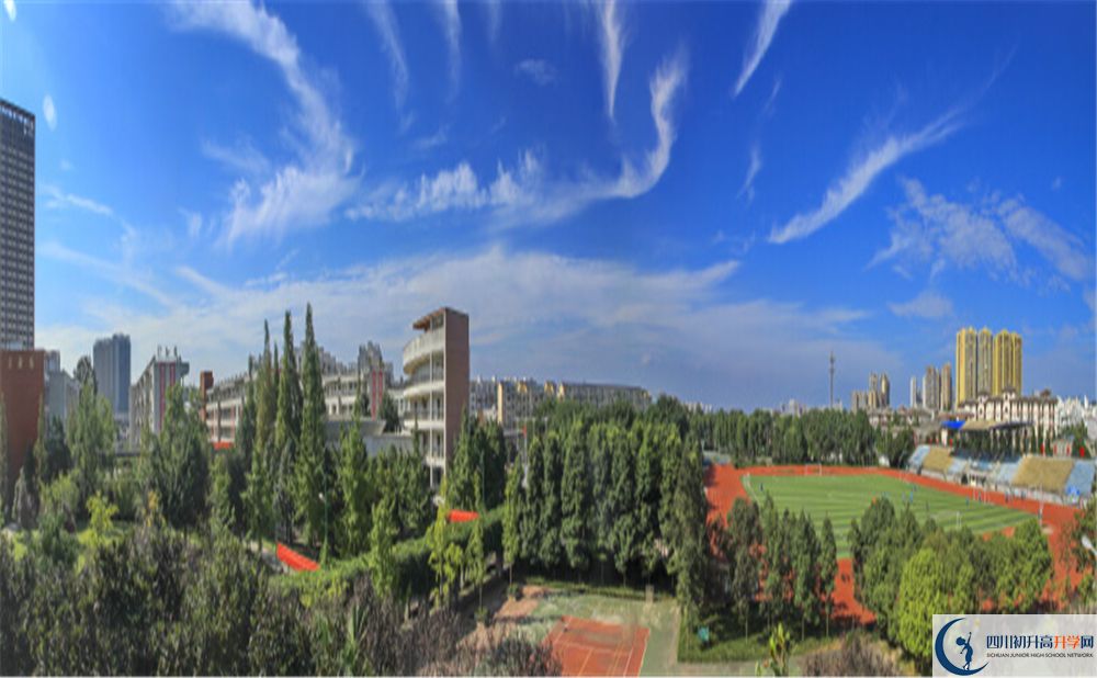 成都市龍泉中學(xué)實(shí)驗(yàn)班人數(shù)是多少？