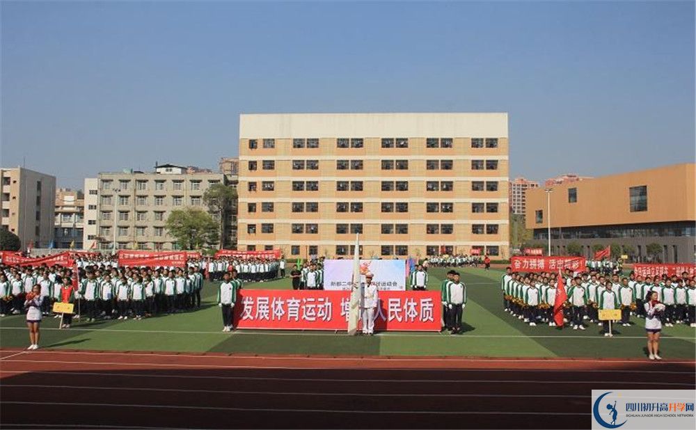 新都二中實(shí)驗(yàn)班人數(shù)是多少？