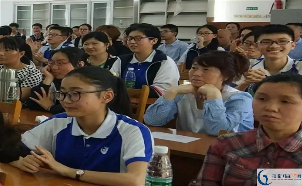 郫縣三中是私立收費(fèi)嗎？