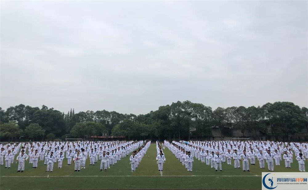 2020郫縣二中初升高分班考試題難不難？