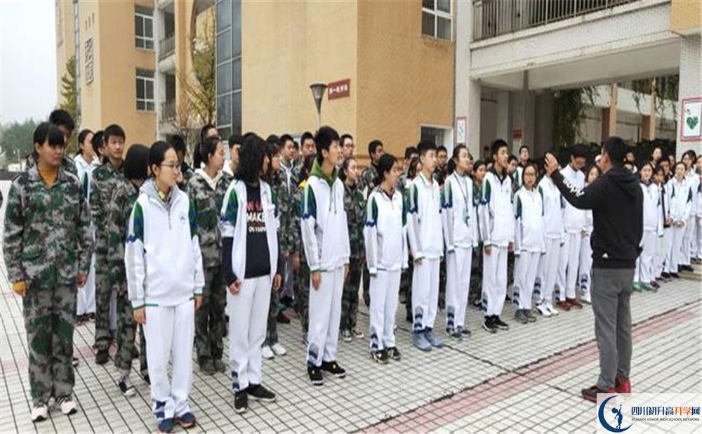 八一聚源高級中學(xué)是私立收費(fèi)嗎？
