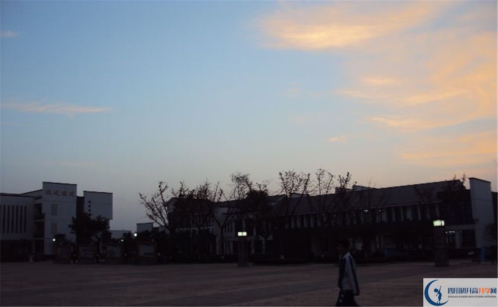 石室白馬中學(xué)高中平行班怎么樣？