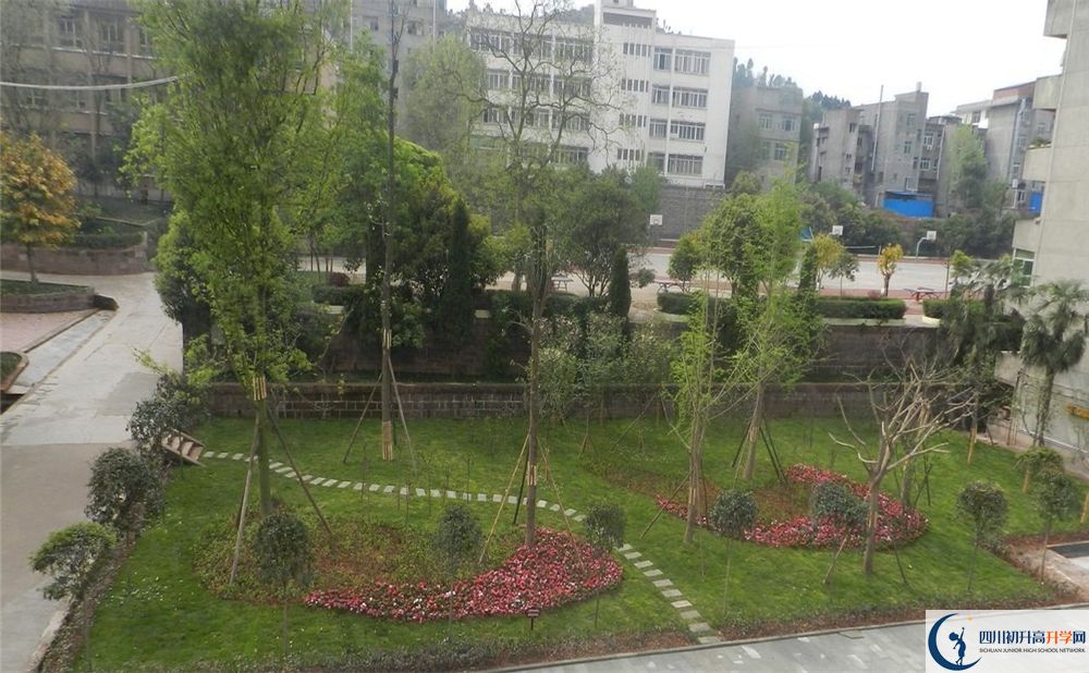 竹篙中學(xué)是重點中學(xué)嗎？