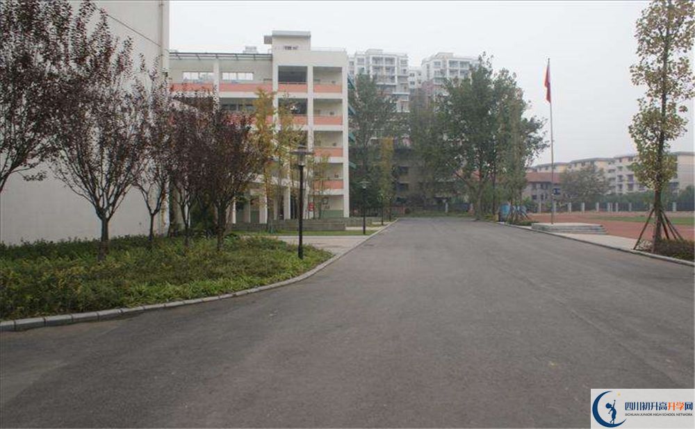 四川師范大學(xué)附屬中學(xué)實(shí)驗(yàn)班學(xué)費(fèi)貴嗎？