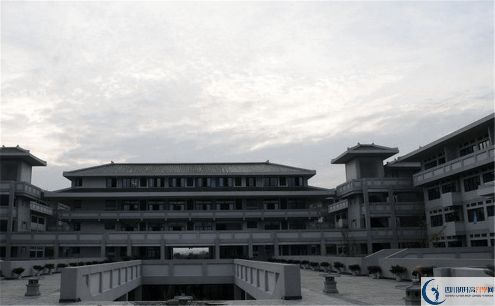 成都石室中學(xué)北湖校區(qū)與成都七中實(shí)驗(yàn)學(xué)校哪一個(gè)好？