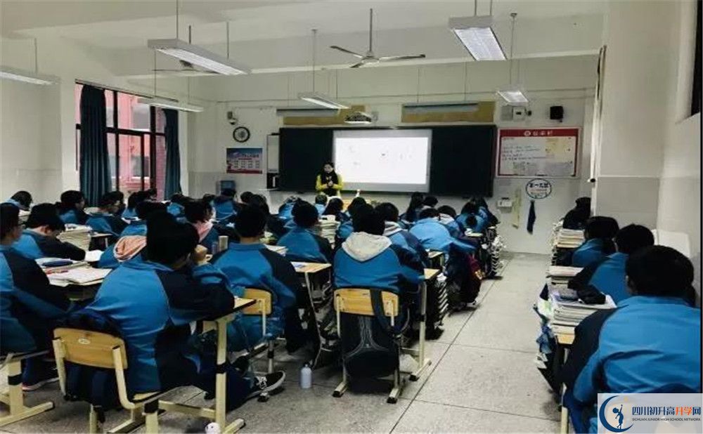 新都一中高中分班考試難嗎？
