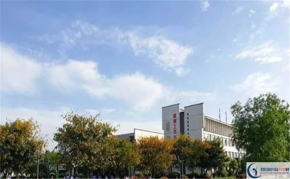 石室白馬中學實驗班學費貴嗎？