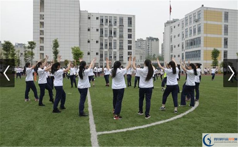 成都市第三中學(xué)在校學(xué)生總?cè)藬?shù)是多少？