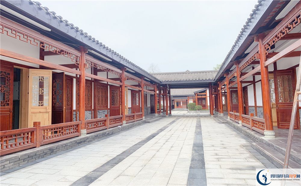 成都綿實外國語學校2020年學費多少？