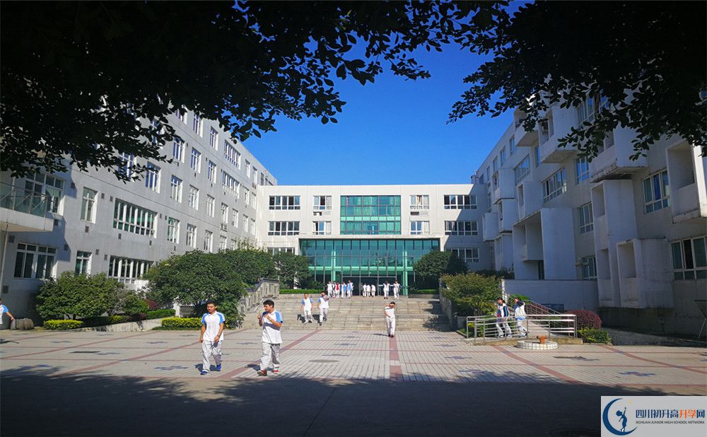 2020年成都市鐵路中學(xué)是國重嗎？